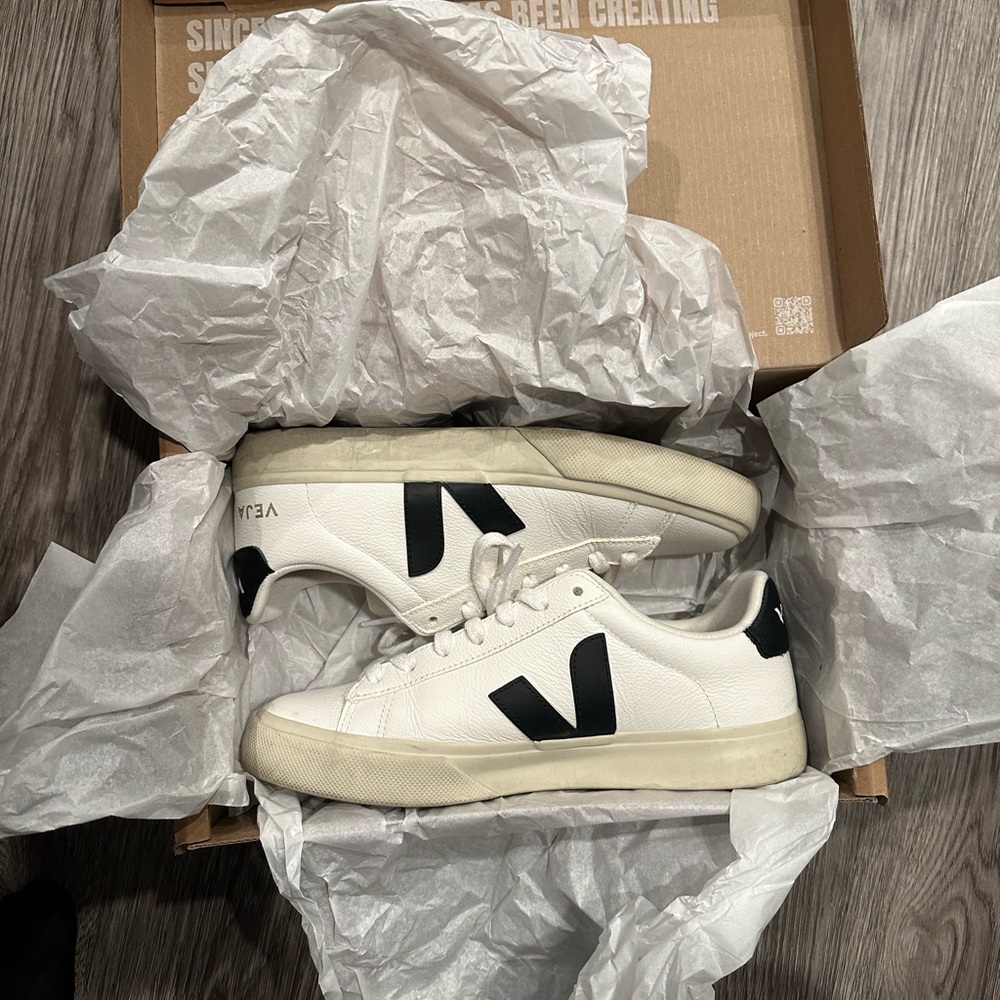 Veja Campo Sneaker (Women)